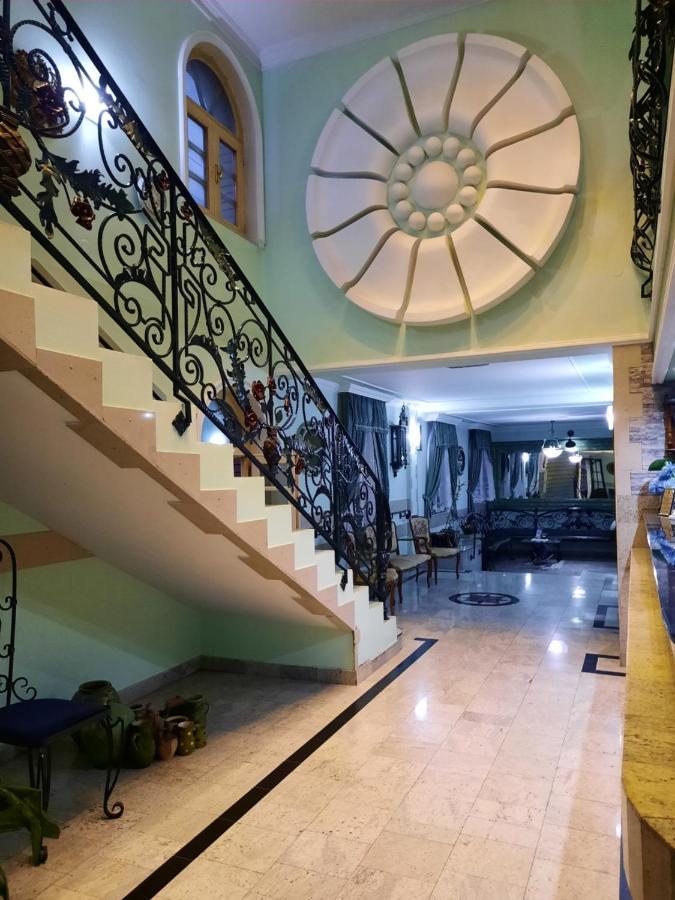 Hotel Prenociste Luna 2005 à Novi Sad Extérieur photo