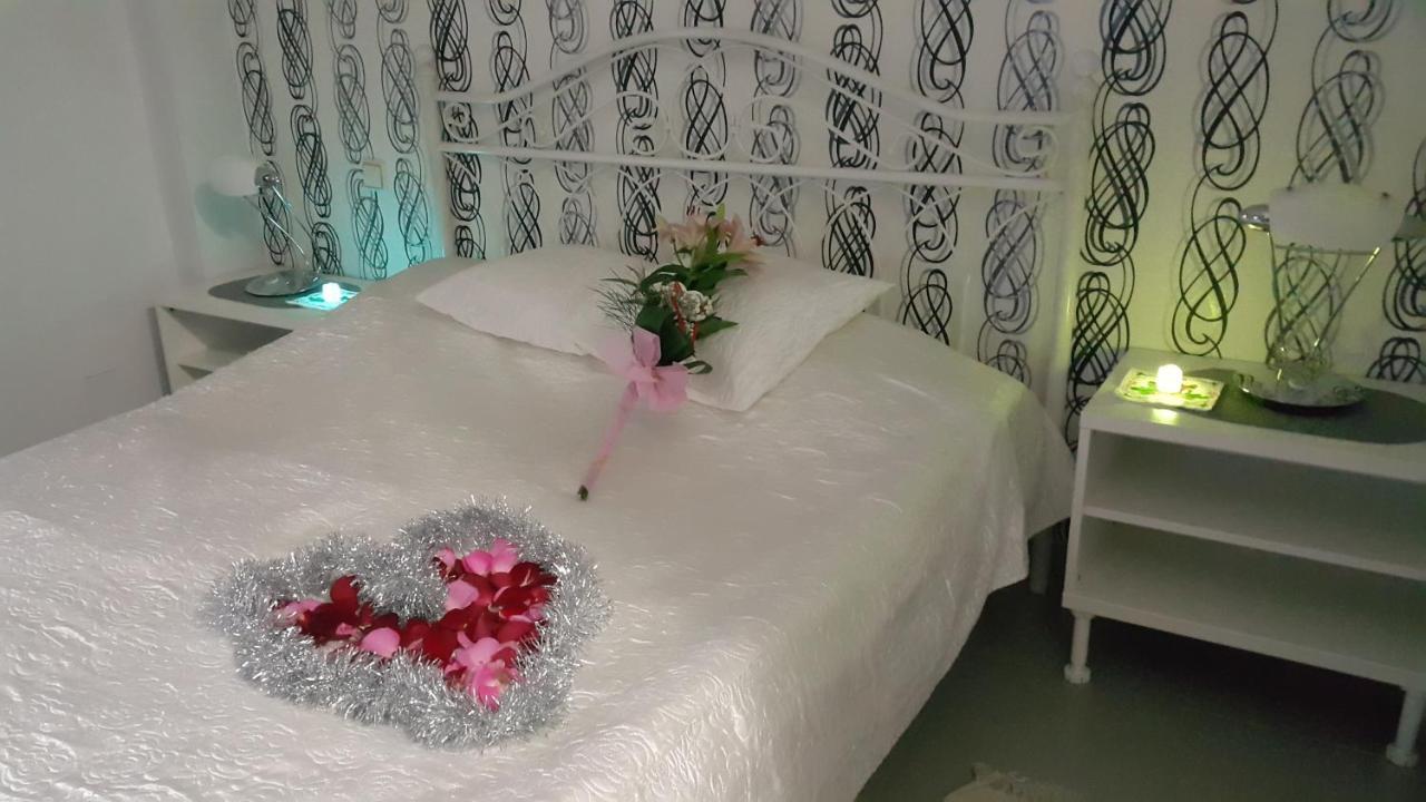 Hotel Prenociste Luna 2005 à Novi Sad Extérieur photo