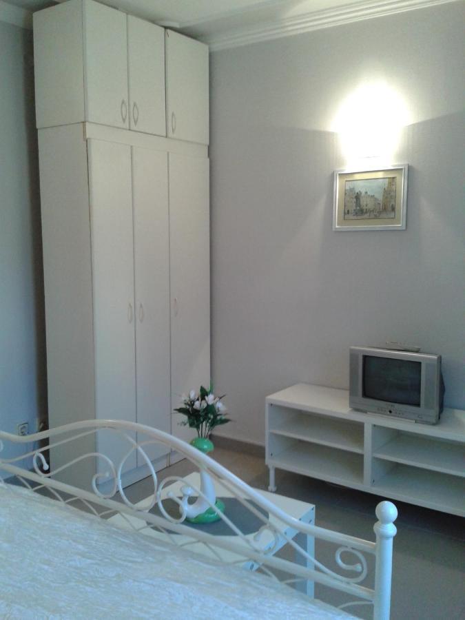 Hotel Prenociste Luna 2005 à Novi Sad Extérieur photo